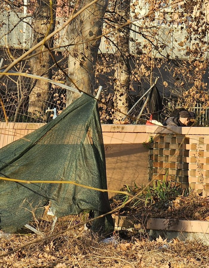 Covo di tossici, FdI vuole riaprire l'ex piscina Sempione: &quot;Usiamo i fondi di Meloni o della pista di Cesana&quot;