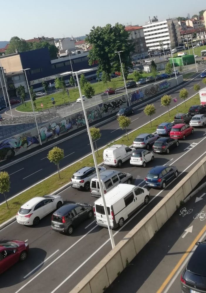 Ramadan e Governo all’Environment Park: piazza Baldissera in tilt, traffico infernale e code lunghissime