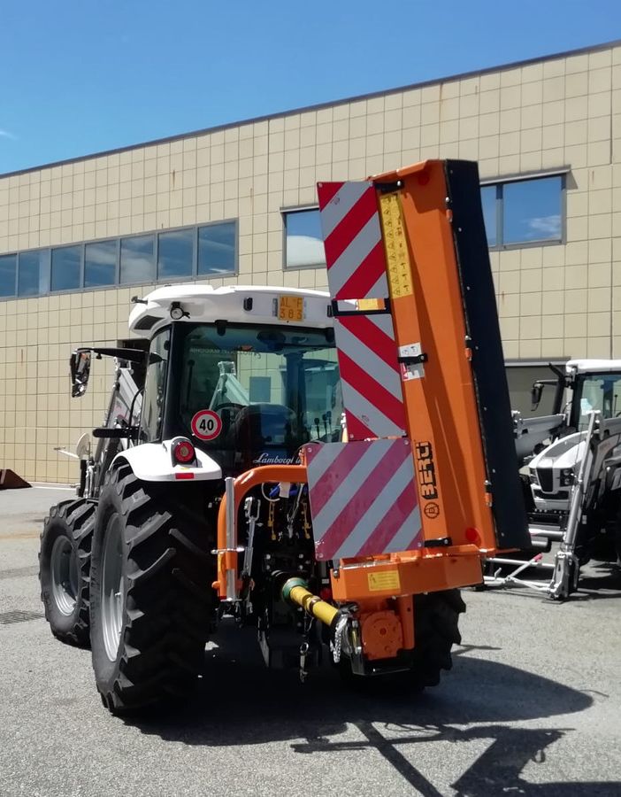 Cinque nuovi trattori per la manutenzione stradale