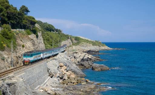 Da Torino alla Riviera romagnola: da domani tornano i treni verso il mare