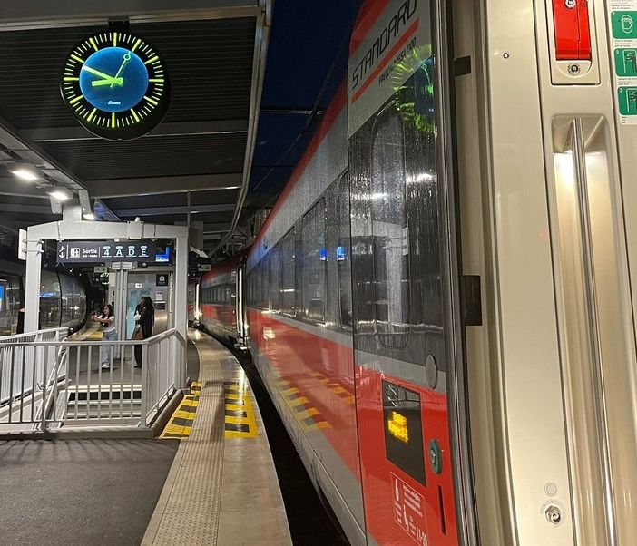 Il Frecciarossa 9287 Parigi-Milano, fermo alla stazione di Chambery