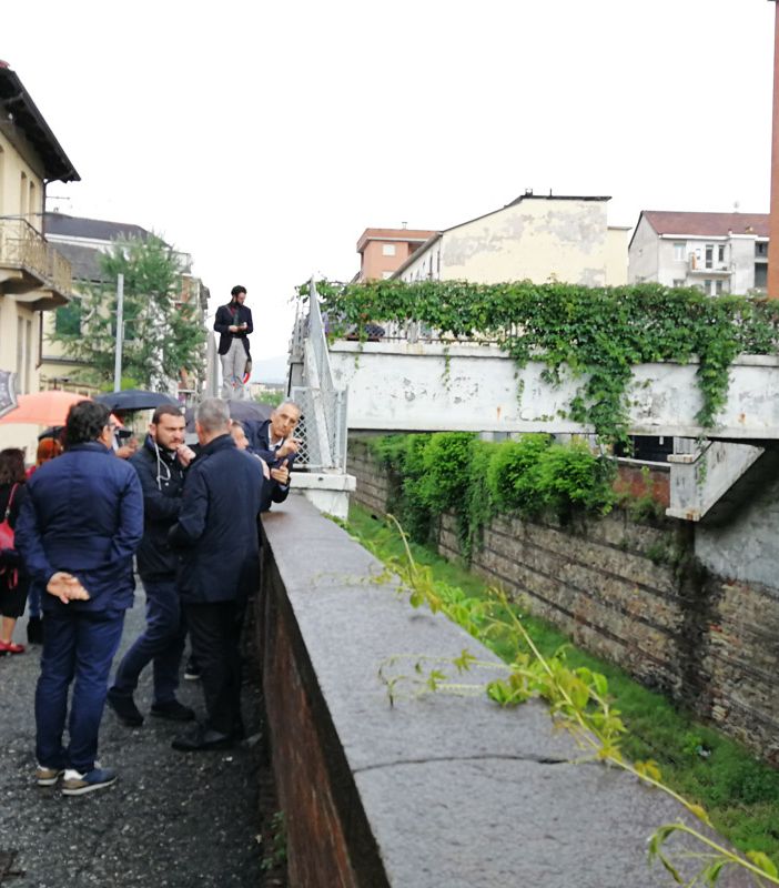 Al via i lavori di pulizia del trincerino, invaso dalla spazzatura
