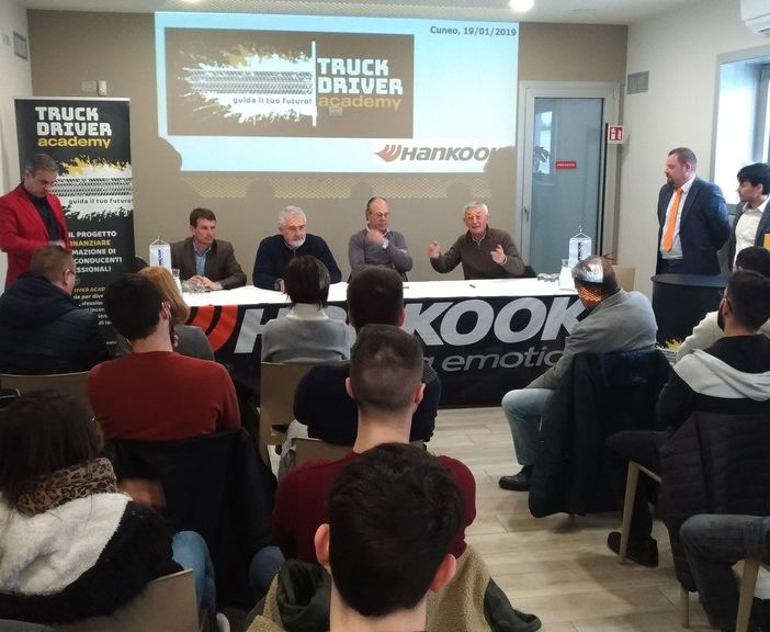 Parte la Truck Driver Academy: 20 alunni iscritti al corso di Astra Cuneo per aspiranti autotrasportatori