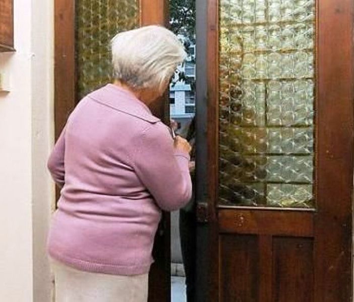 anziana truffata - foto di repertorio
