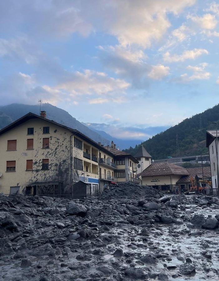 Bardonecchia, spalano anche i turisti: &quot;Prima il boato, poi l'onda di fango&quot;. Stasera ancora temporali. E Cirio chiede lo Stato di Emergenza