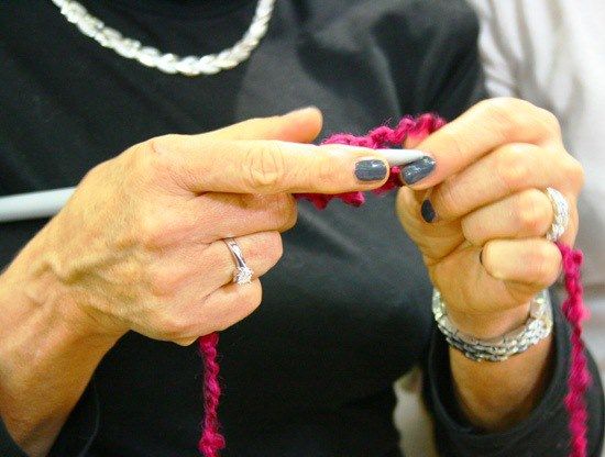 Lavorare a maglia e all'uncinetto torna di moda: ecco gli incontri a Bardonecchia