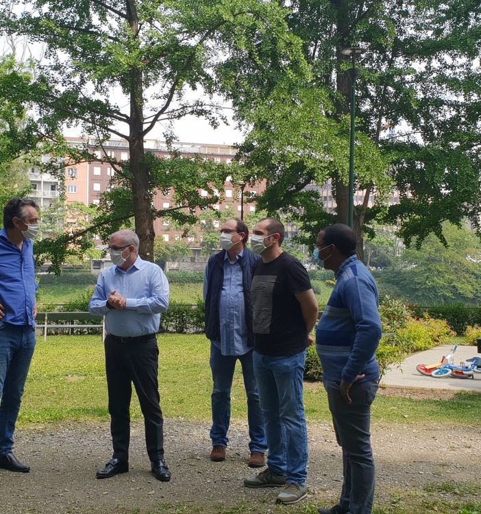 L'ambasciatore cubano in visita ai parchi cittadini insieme all'assessore Unia