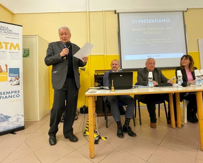 Poirino, all'Unitre la conferenza di Banca Territori del Monviso su credito, mutualità, etica e solidarietà