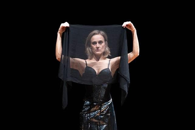 Al Cafè Muller, lo spettacolo di Antigone_WEB interpretato da Francesca Brizzolara