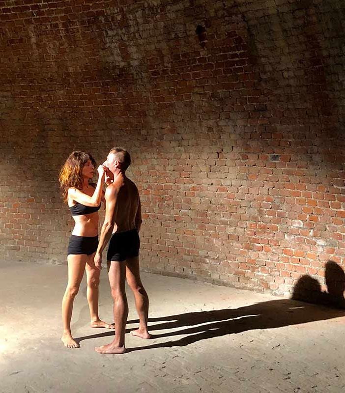 &quot;Lasciami entrare&quot; a Paratissima: la performance di Cinzia Ceccarelli e Gigi Piana