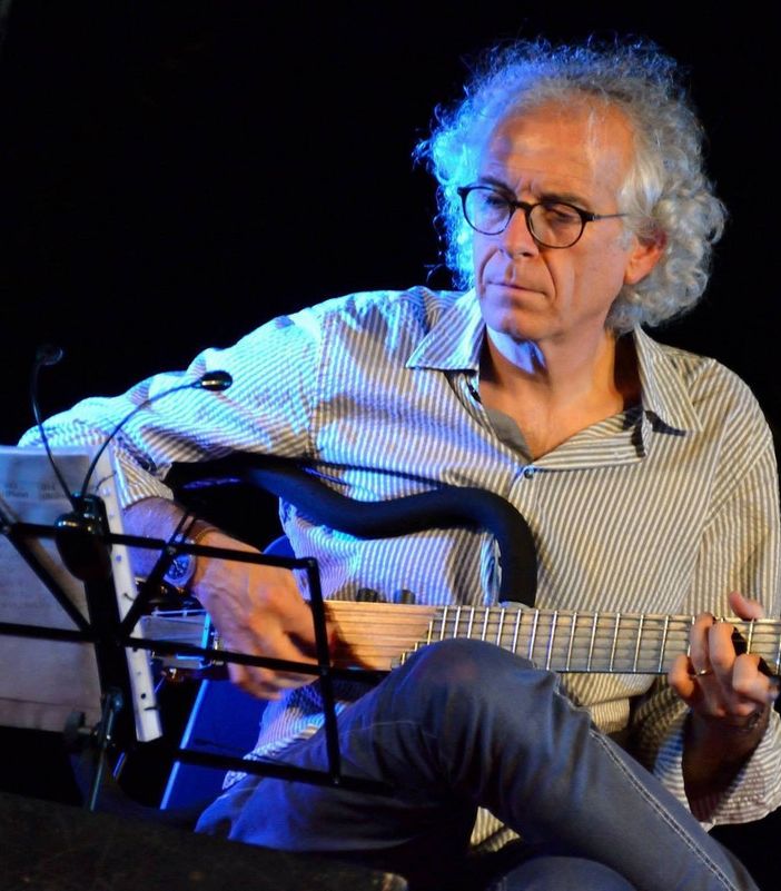 Paolo Capodacqua in concerto al FolkClub con il suo &quot;Ferite&amp;Feritoie&quot;