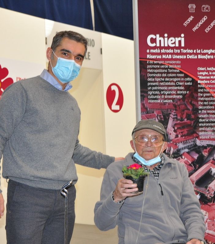 Sindaco Sicchiero con persona vaccinata