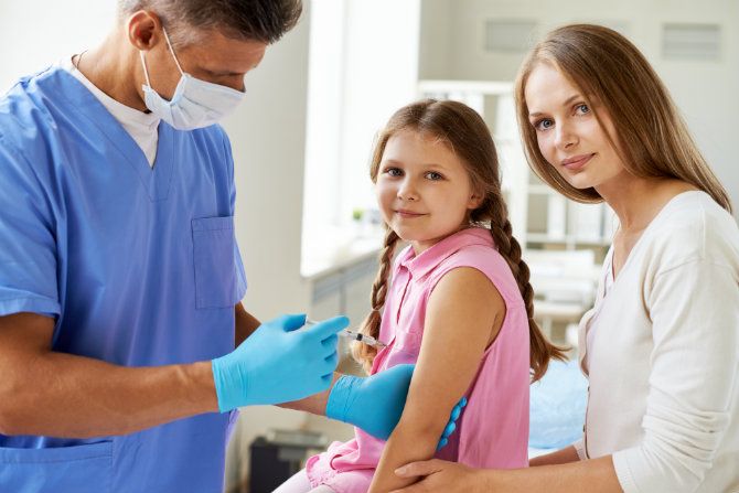 La prevenzione contro l'influenza va di fretta: a Torino e provincia quasi 306mila le persone già vaccinate