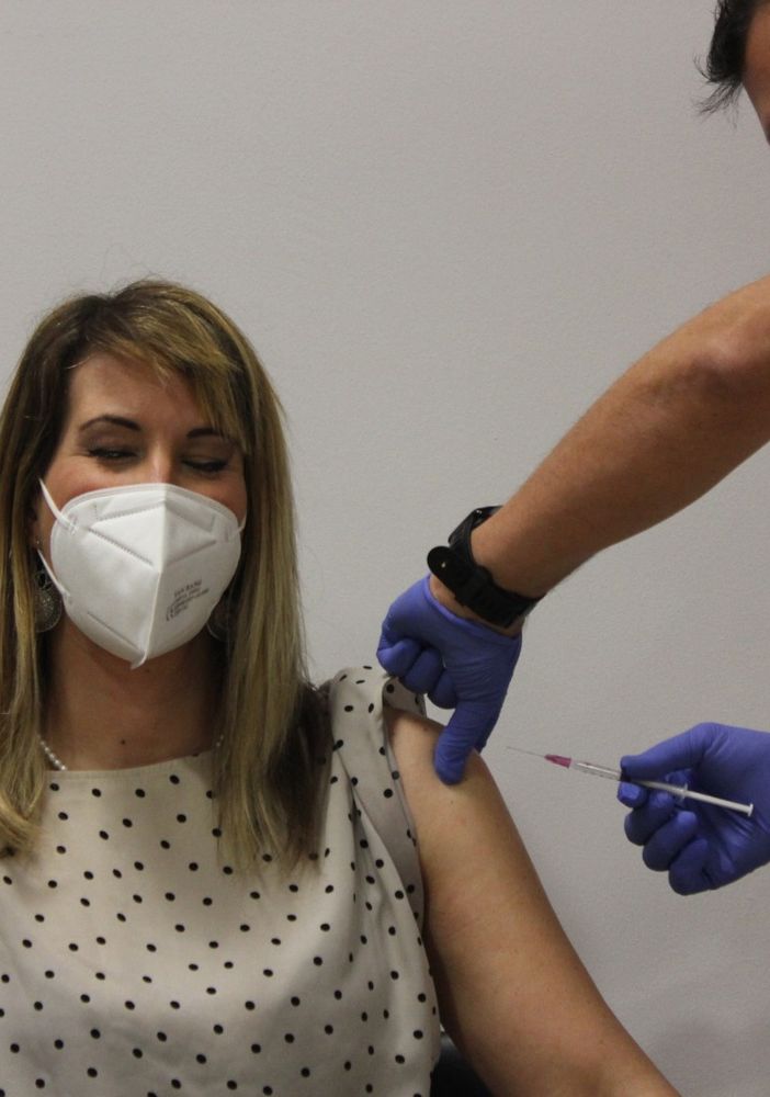 In Piemonte al via le vaccinazioni del personale scolastico: “Adesione oltre il 50%, è un momento fondamentale” [VIDEO]