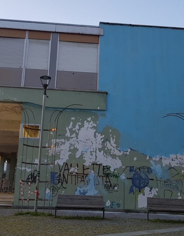 Un murales per Sabino e Maurizio: in piazza Montale il ricordo dei ragazzi delle Vallette