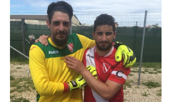 Gennaro Vanacore, a destra in questa foto con la fascia di capitano
