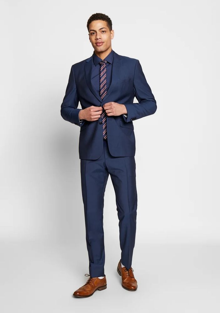 Invitato ad un matrimonio? Come indossare il completo per sfoggiare uno stile impeccabile