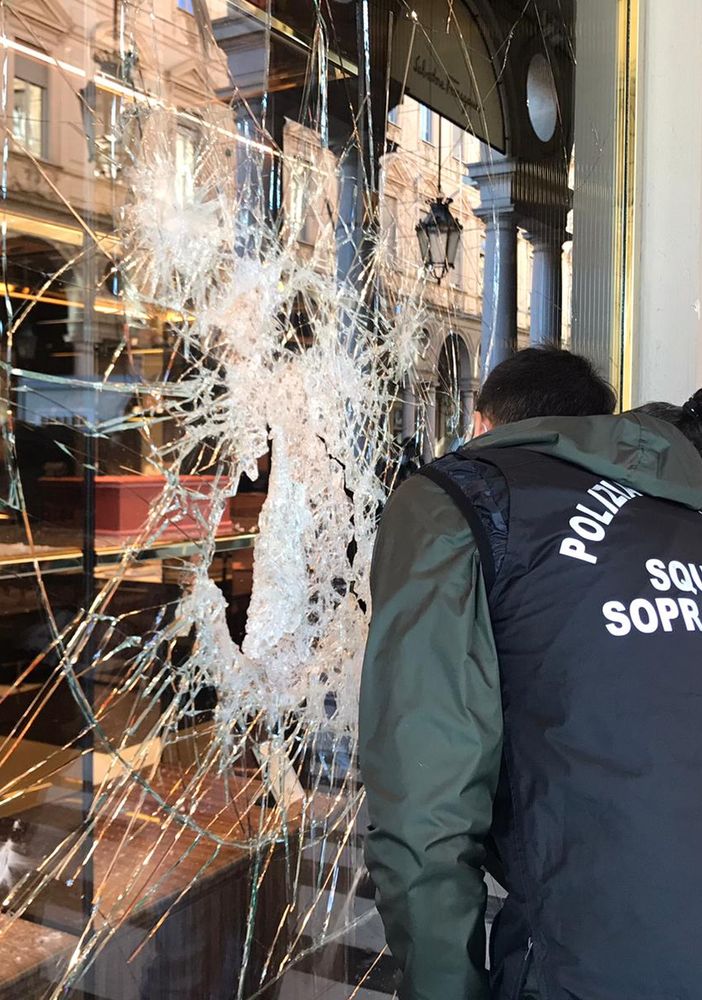 A Torino il day after degli scontri, l'ira dei commercianti: “Bestie impazzite, hanno spaccato tutto” [FOTO e VIDEO]