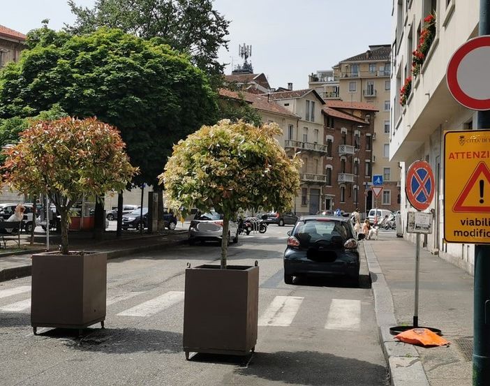 Il tratto pedonalizzato di via Coazze angolo via Cialdini