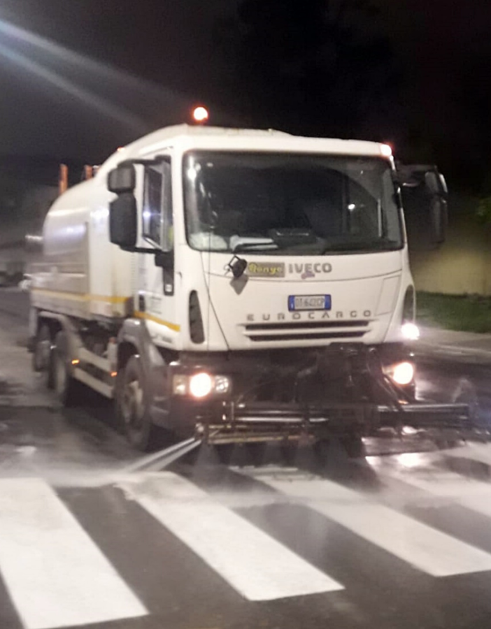 Lavaggio e igienizzazione delle strade: la scorsa notte è toccato alle circoscrizioni 3 e 4