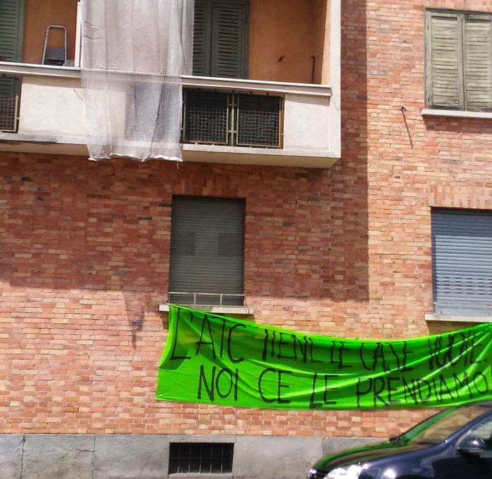 Via Aosta, occupati alcuni alloggi vuoti