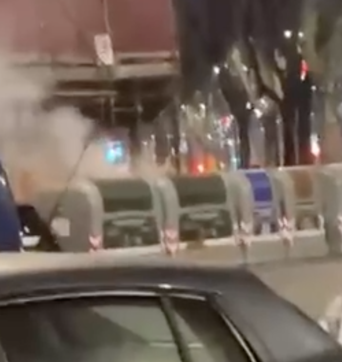 Incendiati per tre volte i cassonetti di via Breglio. Firrao: “Necessario intervenire” [VIDEO]