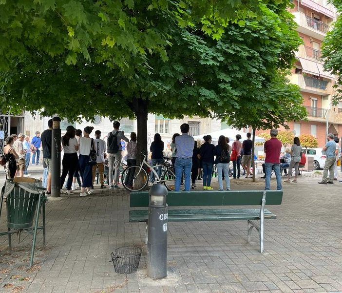 Stop alle auto in via Coazze e via Baltea. E anche le strade davanti a 4 scuole di Torino diventano pedonali