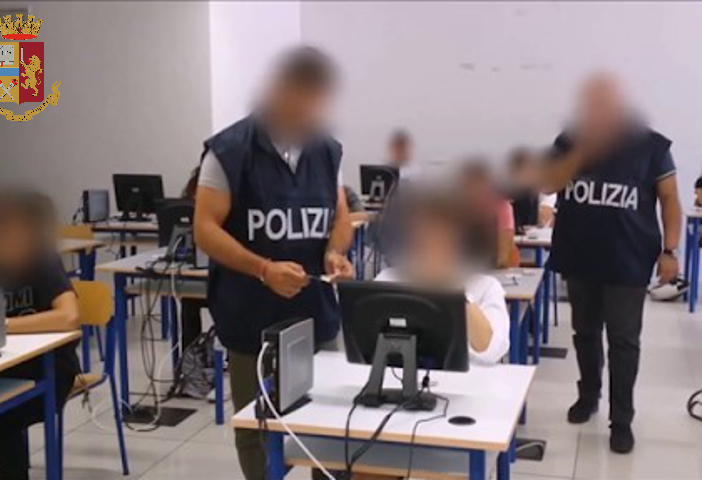 Conseguimento illecito di patenti per cittadini cinesi, sette arresti a Torino
