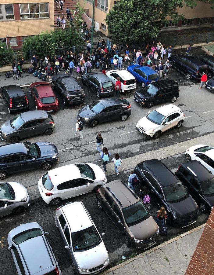 Oltre 650 persone firmano una petizione per dire no all'area pedonale sperimentale in via Lancia