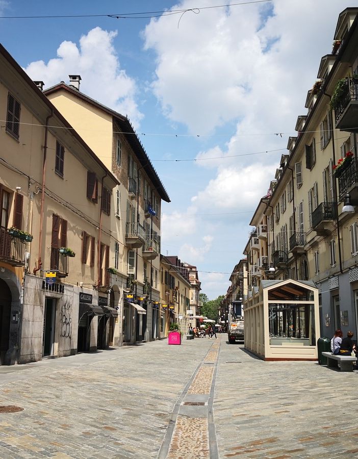Nella pedonalizzata via Monferrato mancano i parcheggi: &quot;Persi 15 stalli, sosta quadruplicata e fioccano le multe&quot;