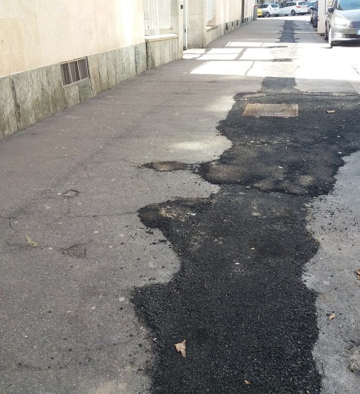 Via Montevideo, presto il livellamento del marciapiede lasciato &quot;in sospeso&quot;