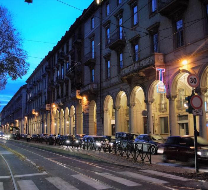 Via Sacchi cerca una nuova strada verso il rilancio, tra fondi Ue e riapertura tunnel sotto Porta Nuova