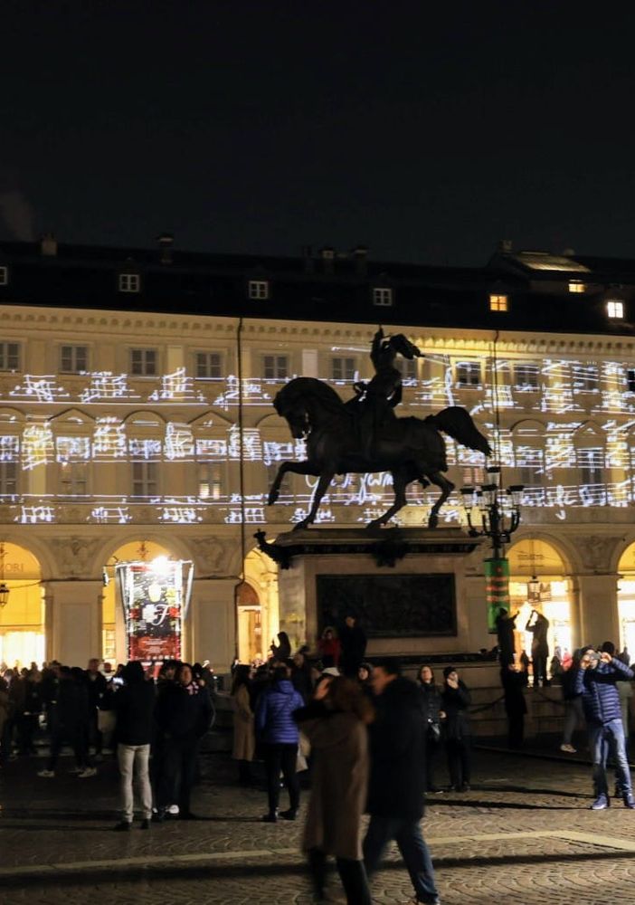 spettacolo di luci e suoni nel centro di Torino