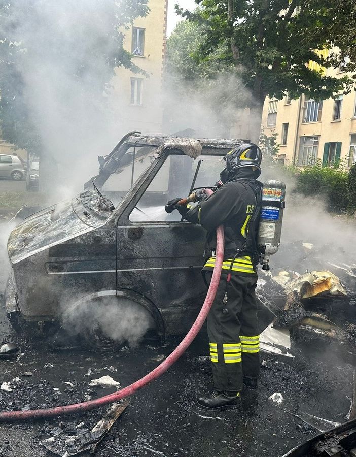 Intervento dei vigili del fuoco in via Carlo del Prete