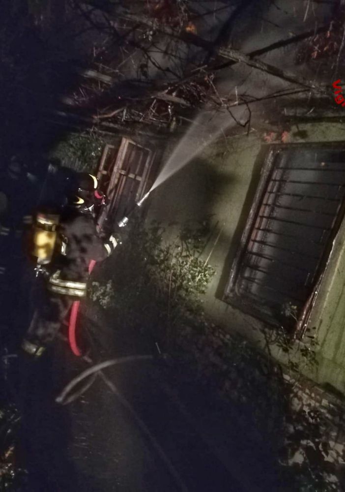 Incendio nella notte in un capanno di Villardora