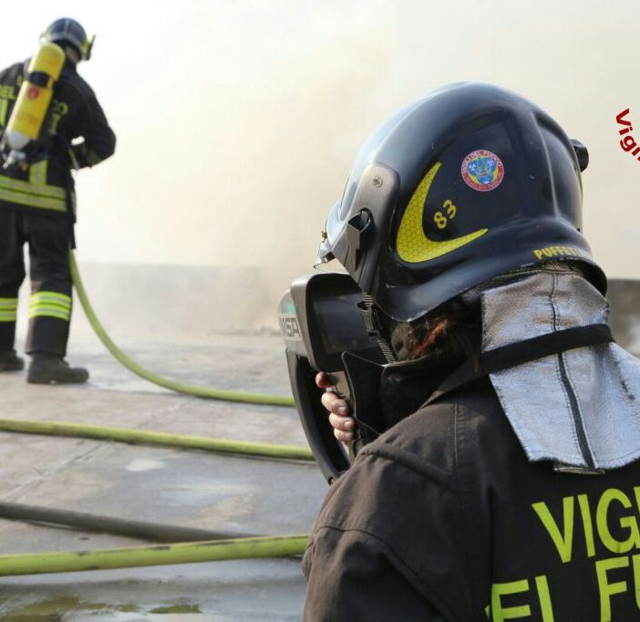 Autobus della linea 5 in fiamme lungo corso Galileo Ferraris