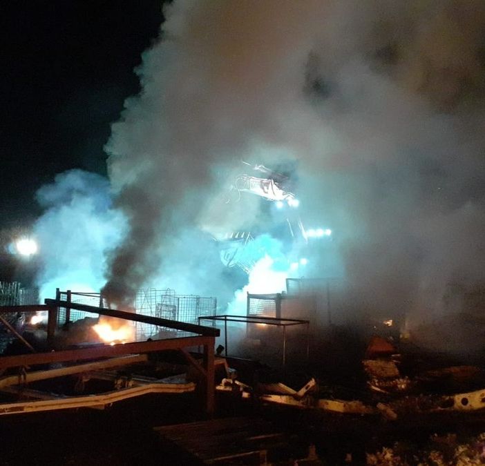 L'incendio scoppiato nella notte