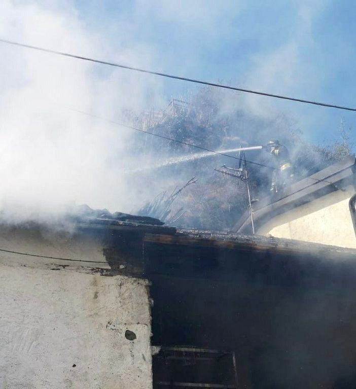 Incendio in una abitazione a Lemie, Vigili del Fuoco in azione