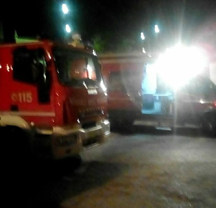 Un intervento notturno dei vigili del fuoco
