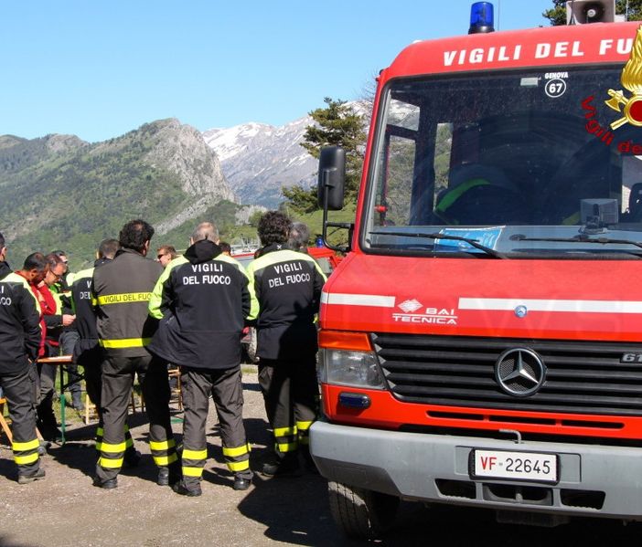 Incendi, la denuncia del sindacato autonomo Vigili del Fuoco: &quot;Si lavora solo in emergenza, mai in prevenzione&quot;