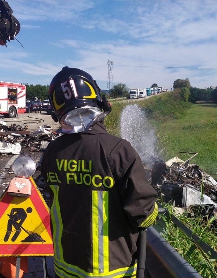 Vigili del fuoco in azione a Trofarello
