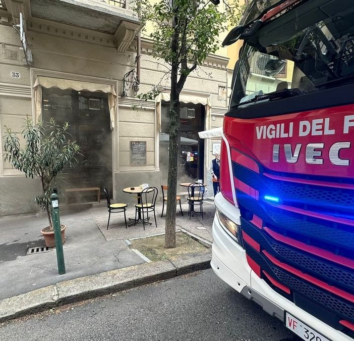 Incendio nel seminterrato di un palazzo in via Berthollet: i Vigili del fuoco domano le fiamme