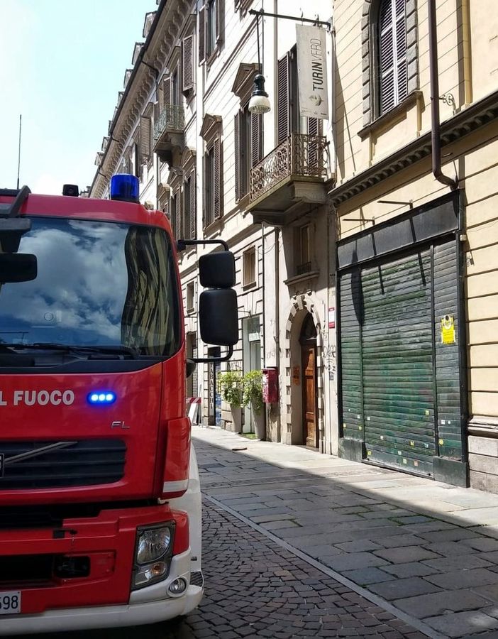 Fuga di gas in via Carlo Alberto: vigili del fuoco evacuano palazzina di tre piani