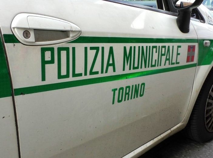 Taxi abusivo, la municipale sequestra il veicolo e sanziona il conducente