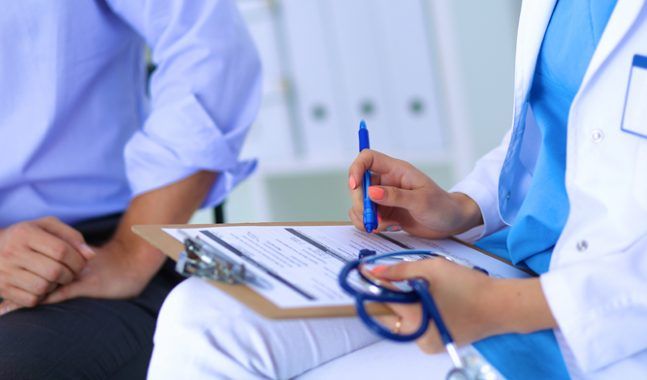 visita medica dottore e paziente