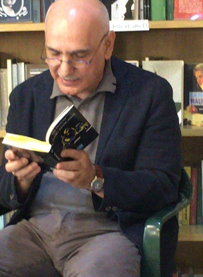 Vito Montrone con i suo romanzo