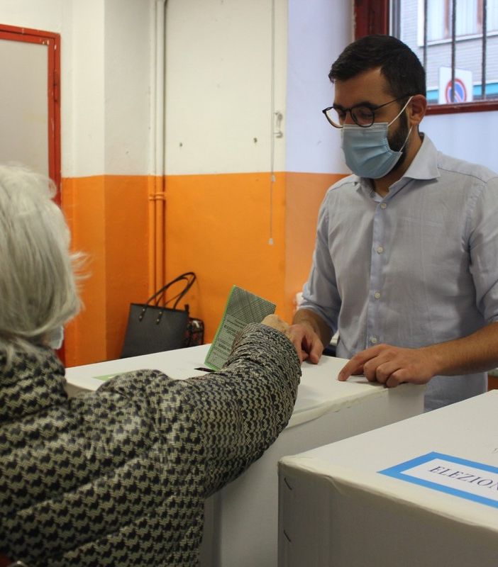 Elezioni, a mezzogiorno a Torino l'affluenza è del 9,62%: nettamente inferiore alla media nazionale