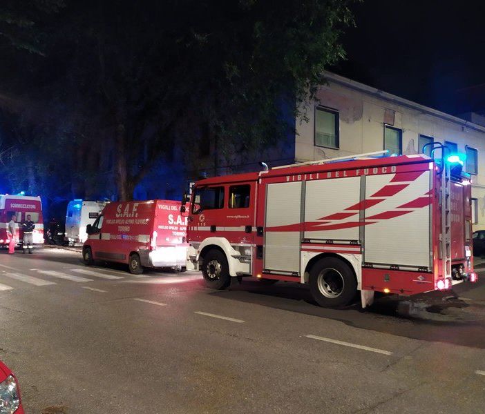 Disordini e roghi al Cpr di corso Brunelleschi: sei arresti
