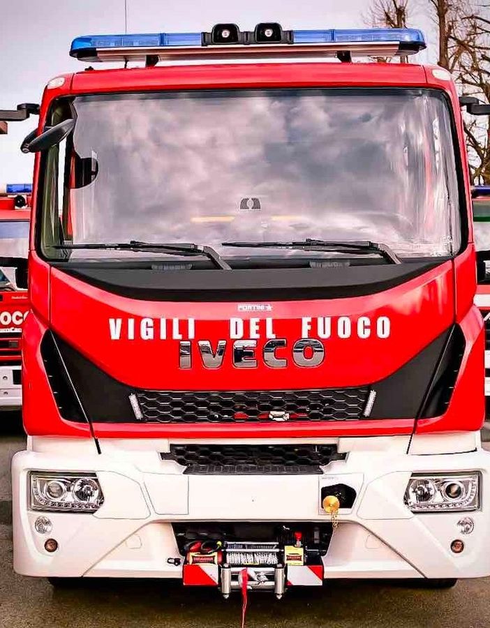 Scoppia un incendio in un alloggio di via Sansovino: evacuati 14 condomini
