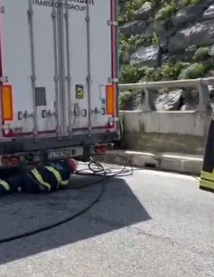 Principio di incendio sul un mezzo pesante: attimi di paura sulla A32 Torino-Bardonecchia [VIDEO]